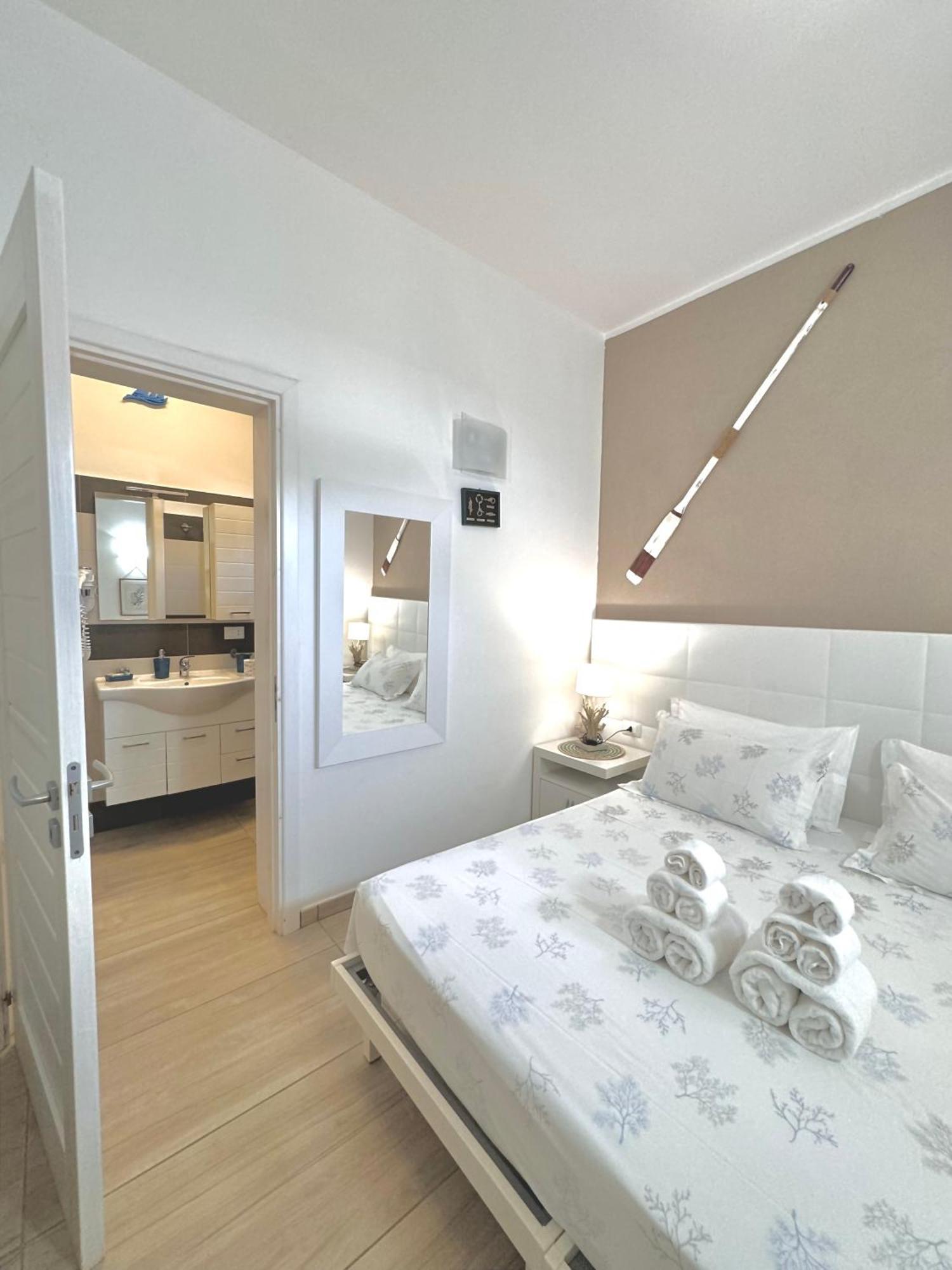 Aquarama Rooms & Apartments Torre Squillace Екстер'єр фото